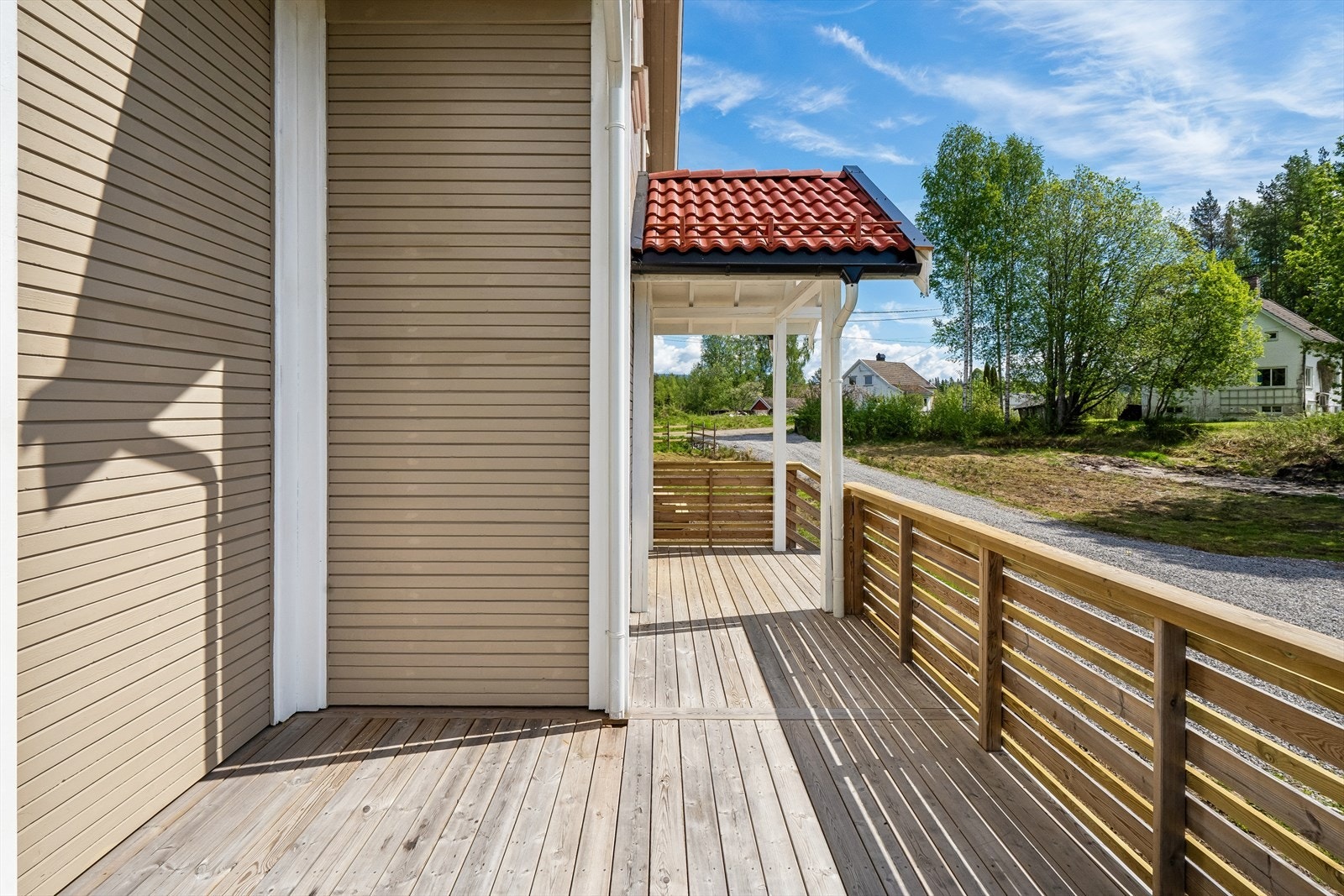 Fin terrasse ved inngangspartiet. Galleribilde