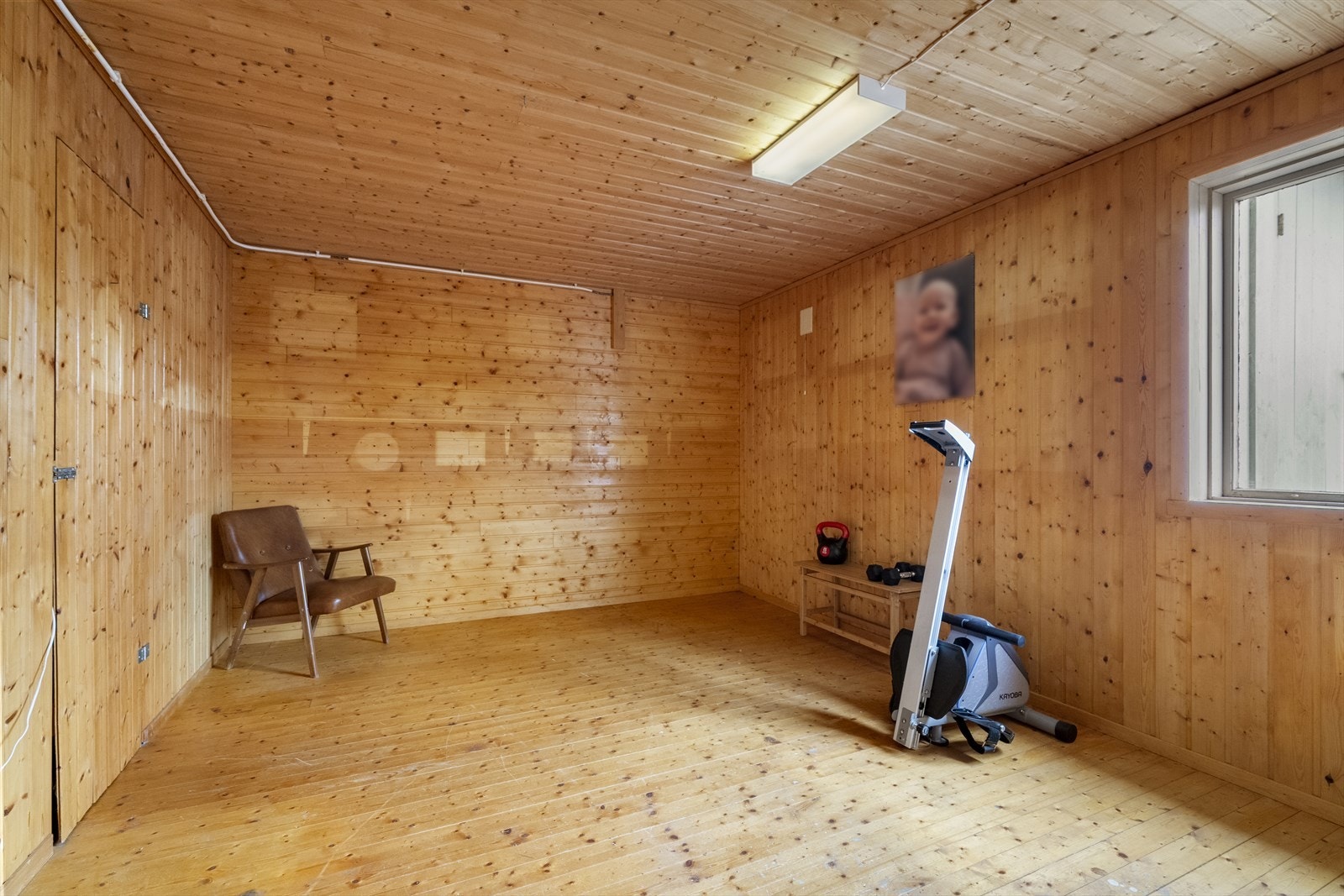 Stor kjellar med masse lagring. Kjellaren har stort potensiale. Galleribilde
