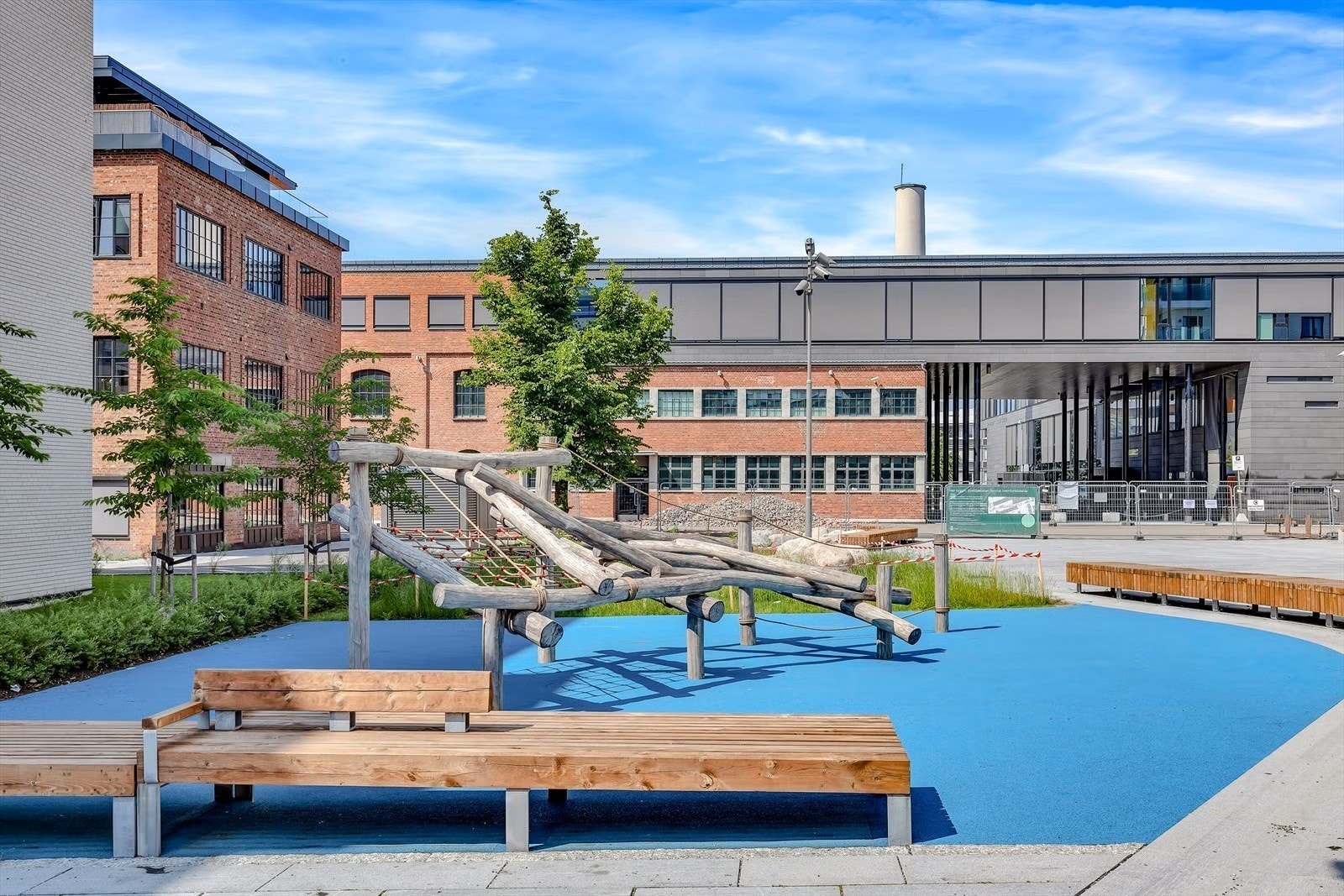 Fyrstikkalleen skole ligger i kort gangavstand fra leiligheten. Galleribilde