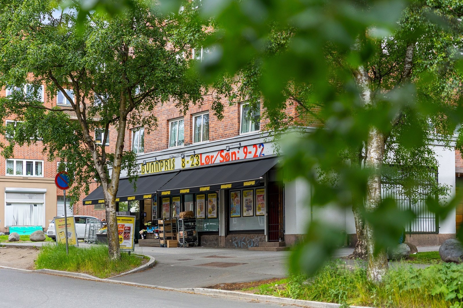 For daglige innkjøp ligger Bunnpris med søndagsåpent svært praktisk til, rett på andre siden av veien. Galleribilde