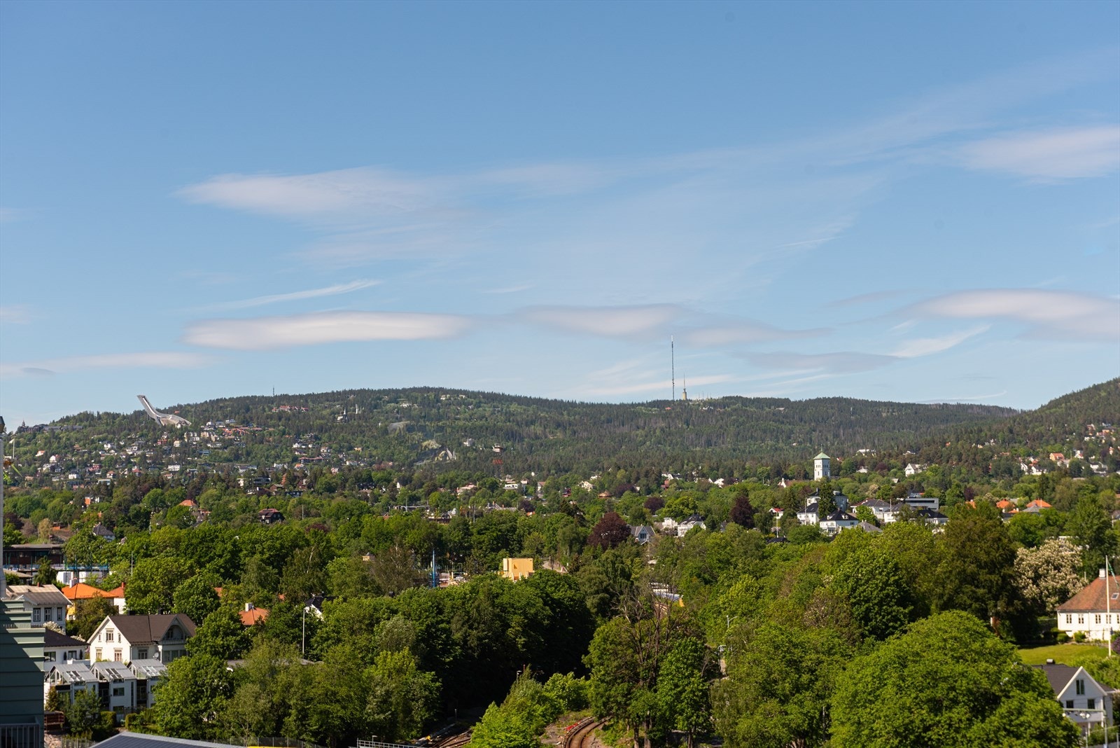 Utsikt mot Holmenkollen Galleribilde