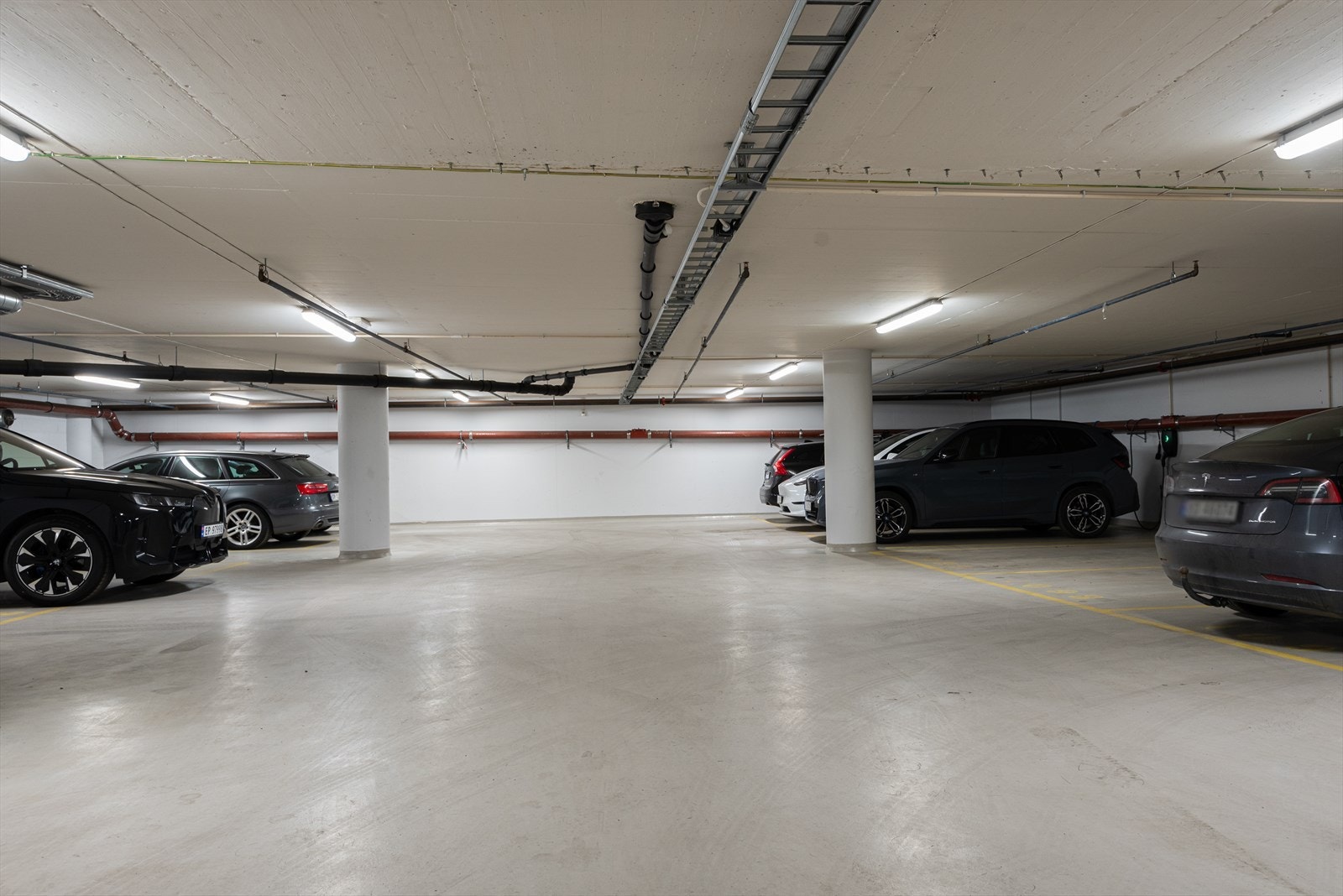 Garasjeanlegg i bygget - tidvis mulighet for leie eller kjøp av parkeringsplass Galleribilde