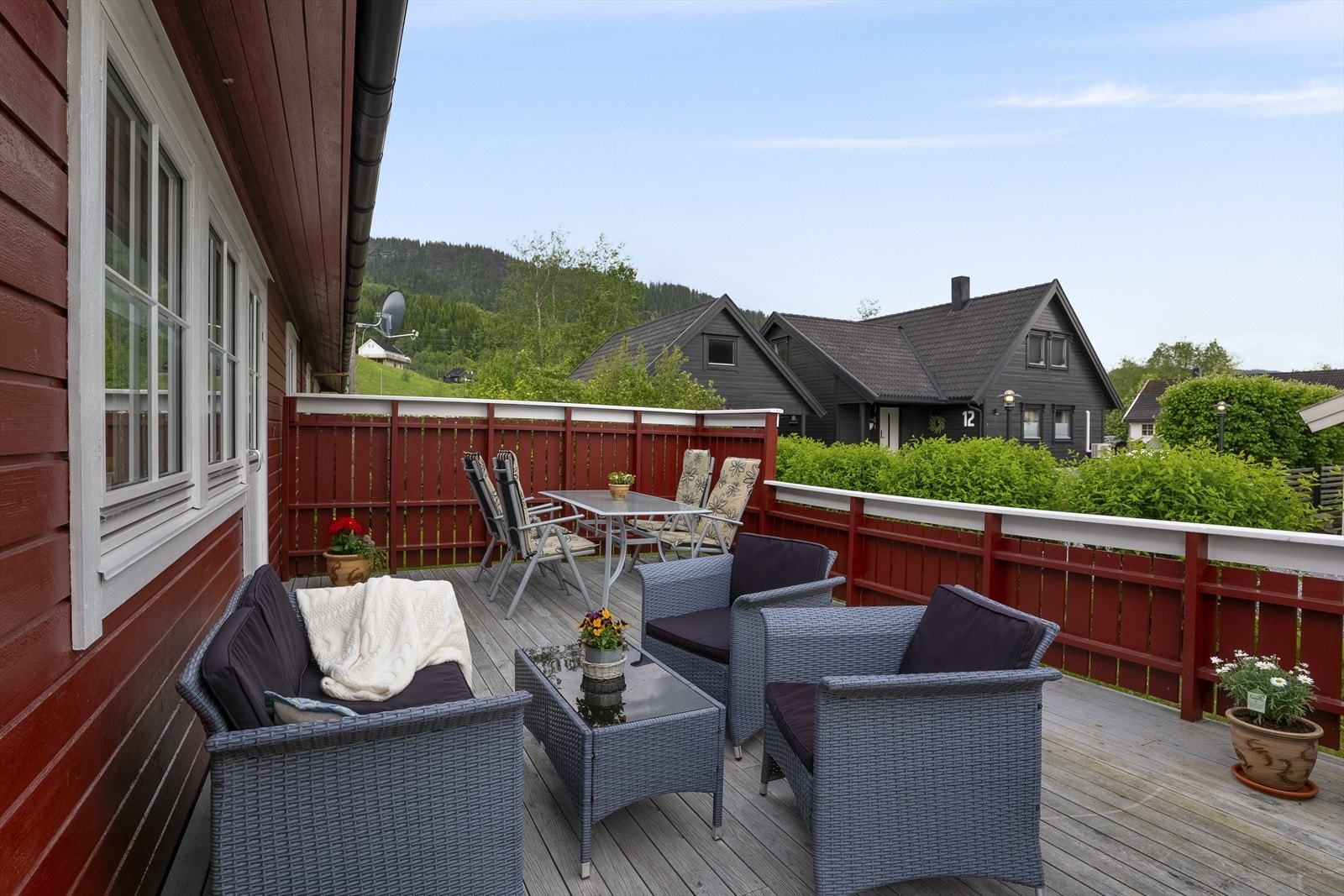 Fra stuen har du tilgang til egen terrasse sørvendt. Galleribilde