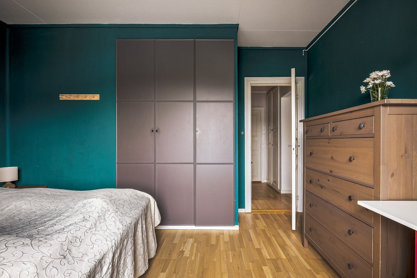 Her er det også en plassbygd garderobe. Galleribilde