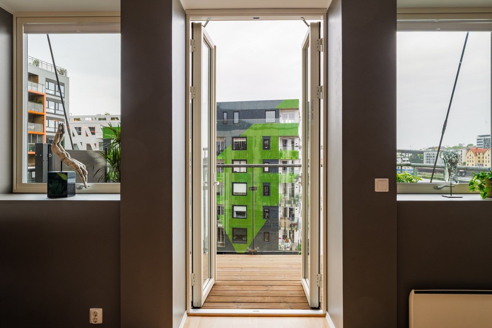 Fra stuen er det utgang til en hyggelig balkong på 6,1 m². Galleribilde