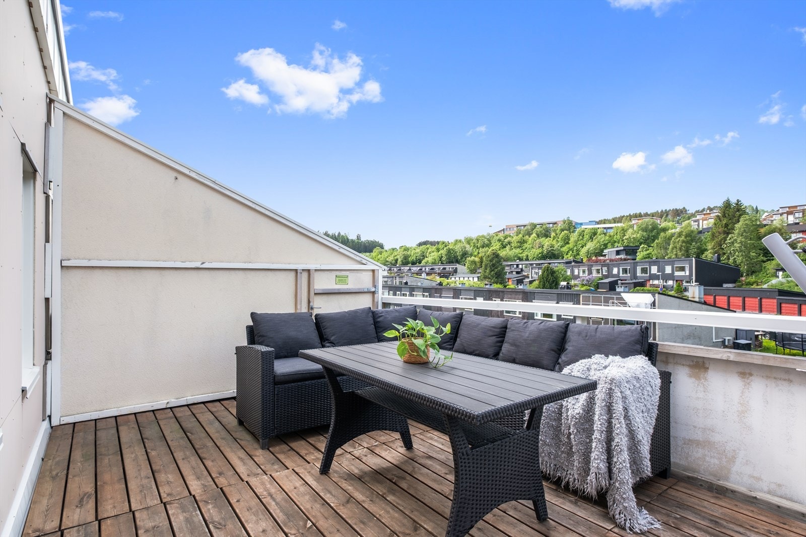 Plass for både spise og sittegrupper. Galleribilde