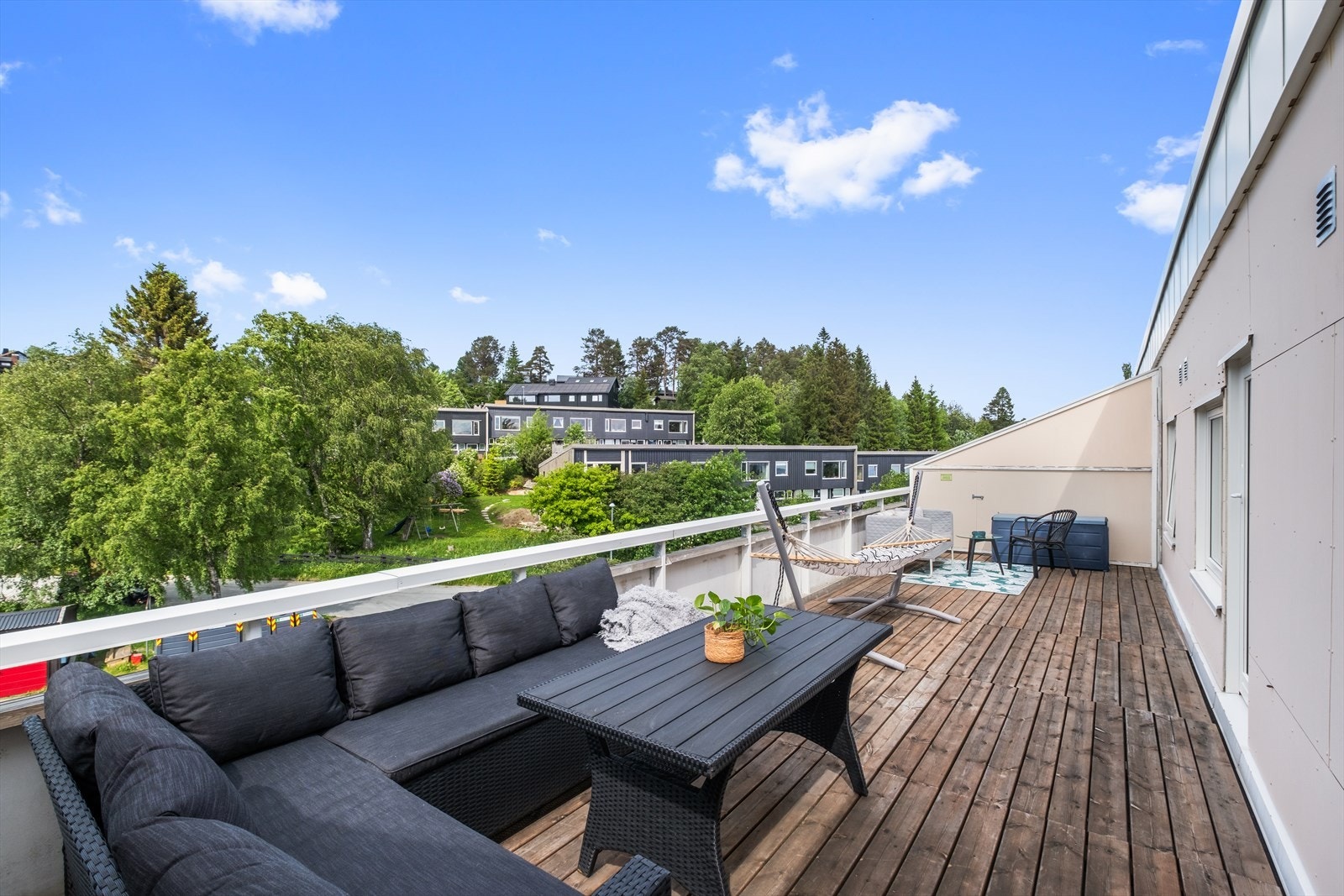 Romslig plass til både avslapping og og hyggelige sammenkomster. Galleribilde