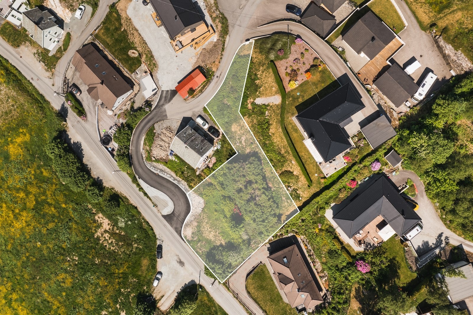 Tomten er eiet og måler ca. 1 069 m² Galleribilde