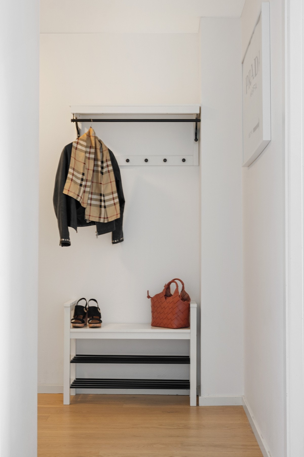 Garderobe. Galleribilde