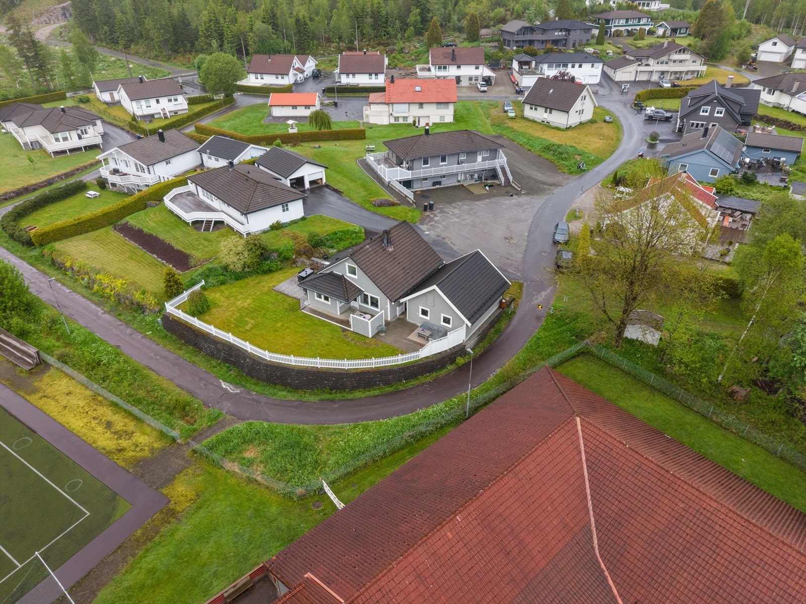 Barnevennlig beliggenhet innerst i Jerstadmonen boligfelt. Galleribilde