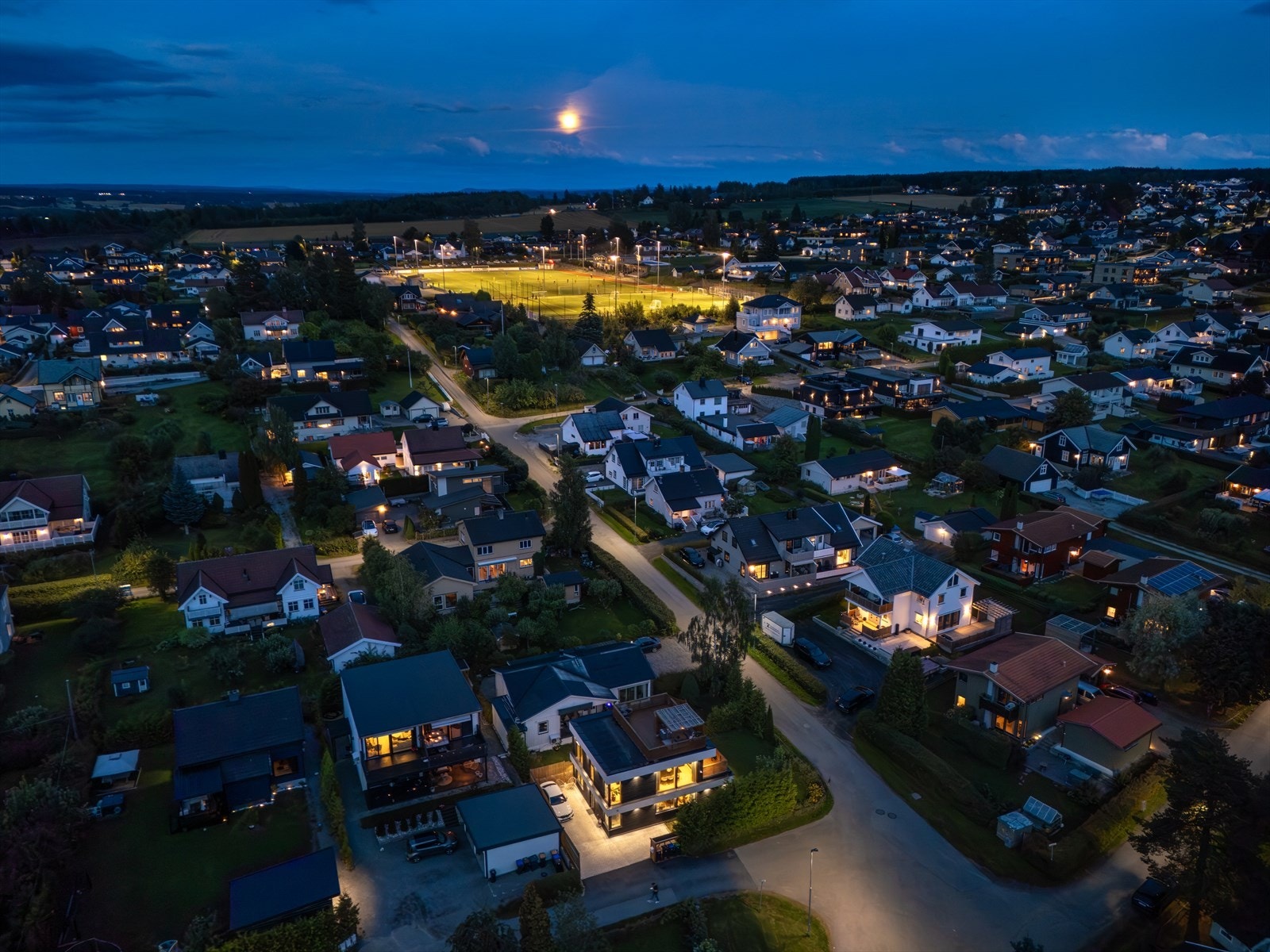 Det er kort vei til både barnehager, skoler og Ottestad idrettsplass med et godt aktivitetstilbud for barn og unge. Galleribilde