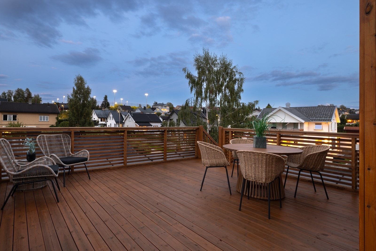 Ellers er det god plass på terrassen til møbler, grill og annet ønskelig. Galleribilde