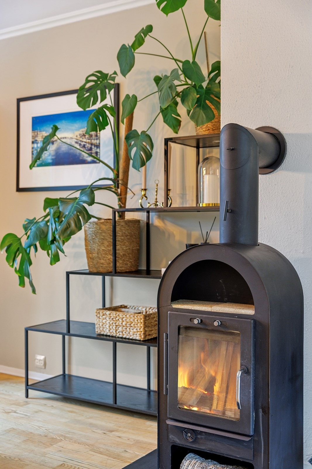 En peisovn i stuen gir både varme og hygge på kalde dager. Galleribilde
