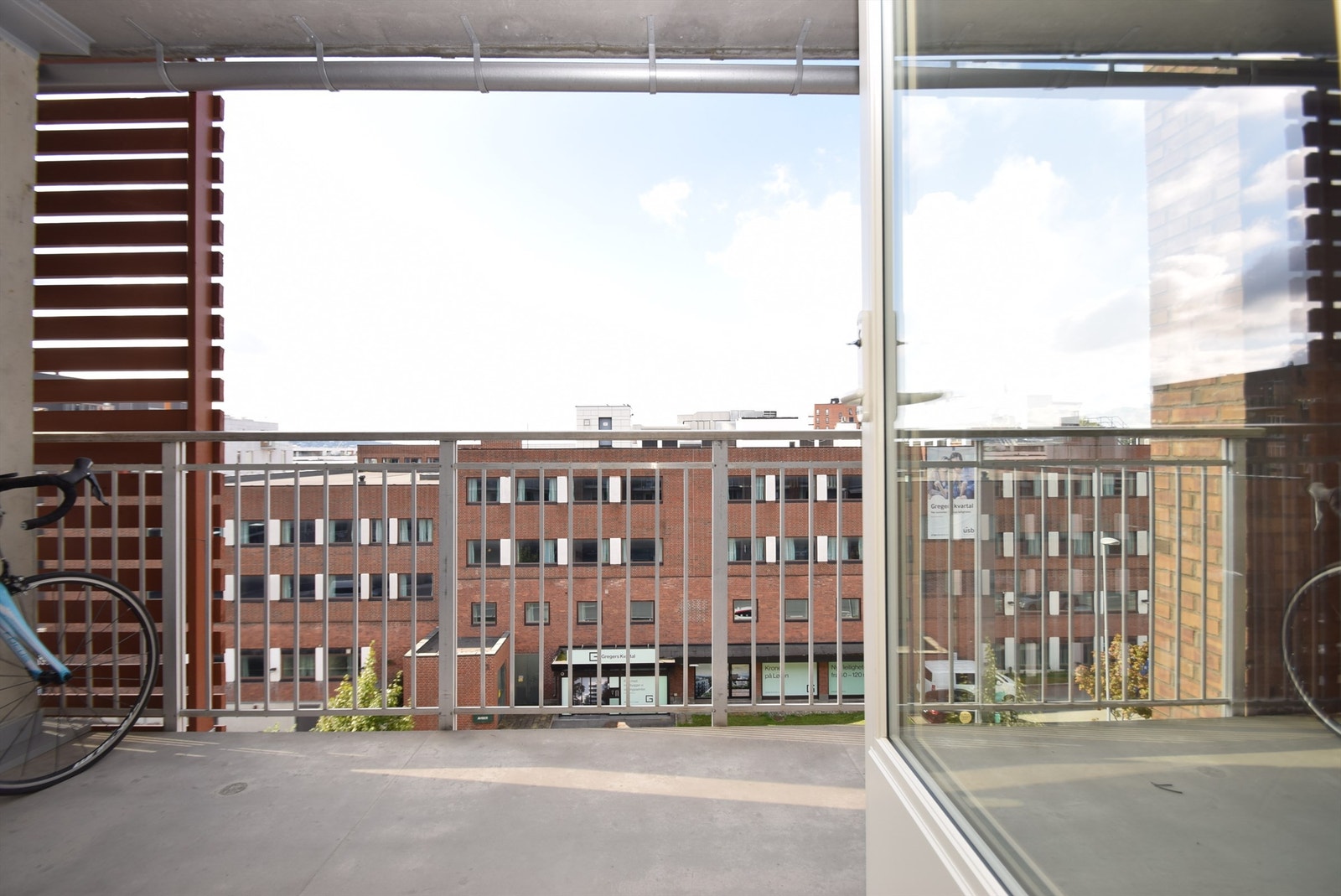 Fin og stor balkong Galleribilde
