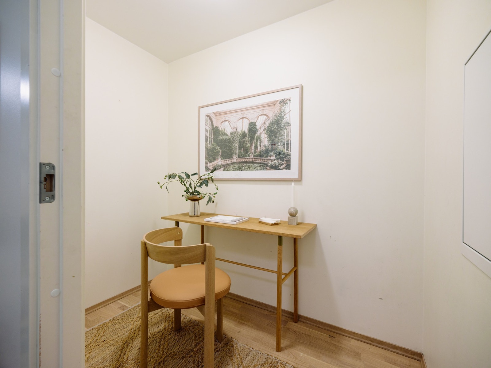 Gode oppbevaringsmuligheter i en praktisk, innvendig bod. Flere bruksmuligheter etter ønske og behov. Galleribilde