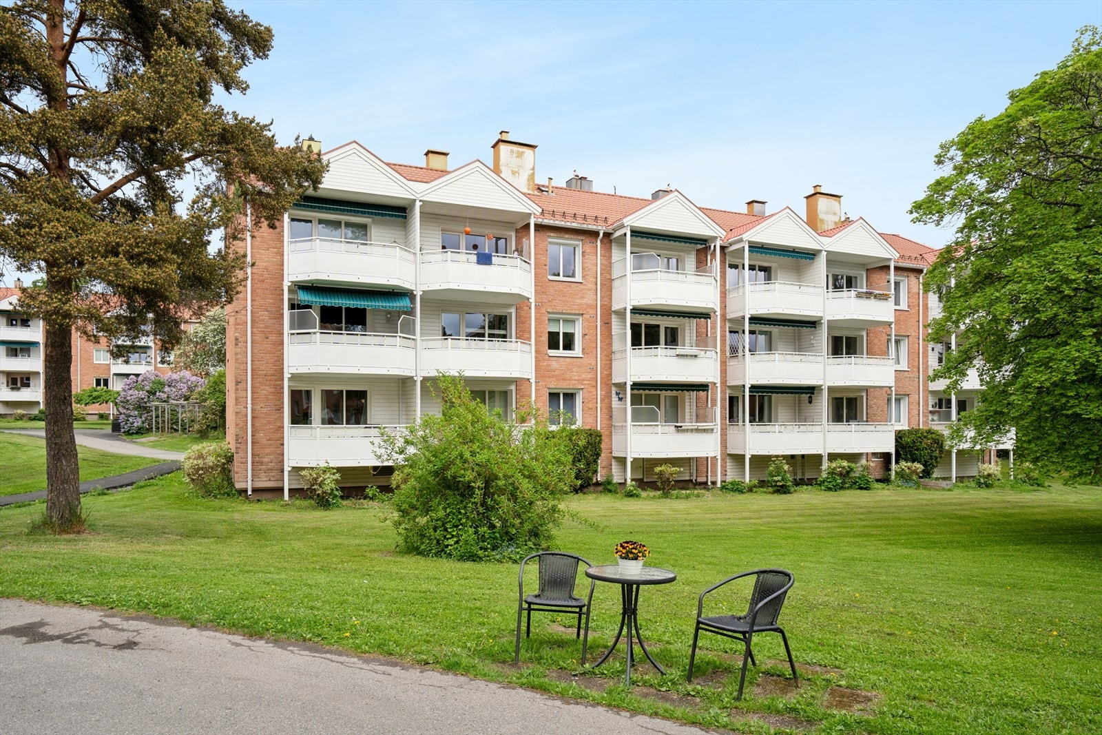 Leiligheten ligger fint til i boligblokk over 3.etasjer. Galleribilde