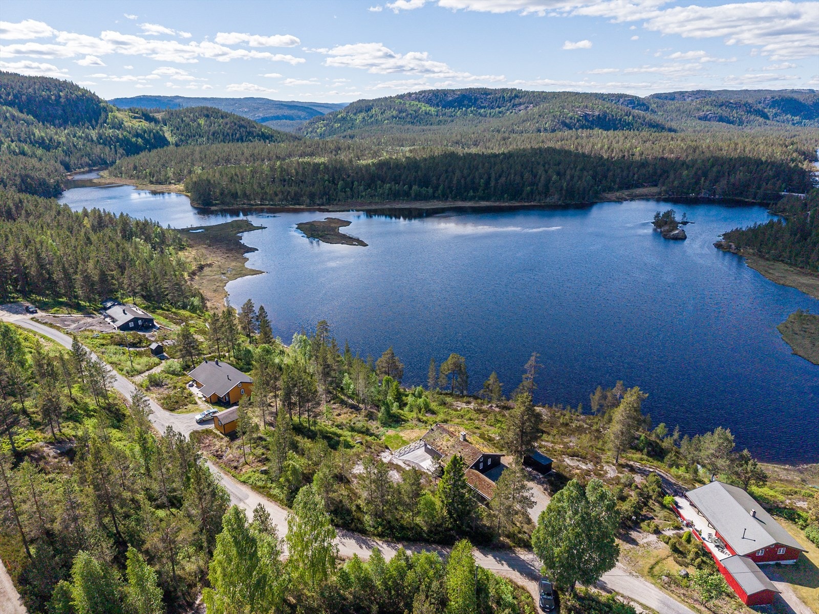 Det er ca. 40 minutter med bil til Gautefall skisenter, en populær og familievennlig destinasjon. Galleribilde