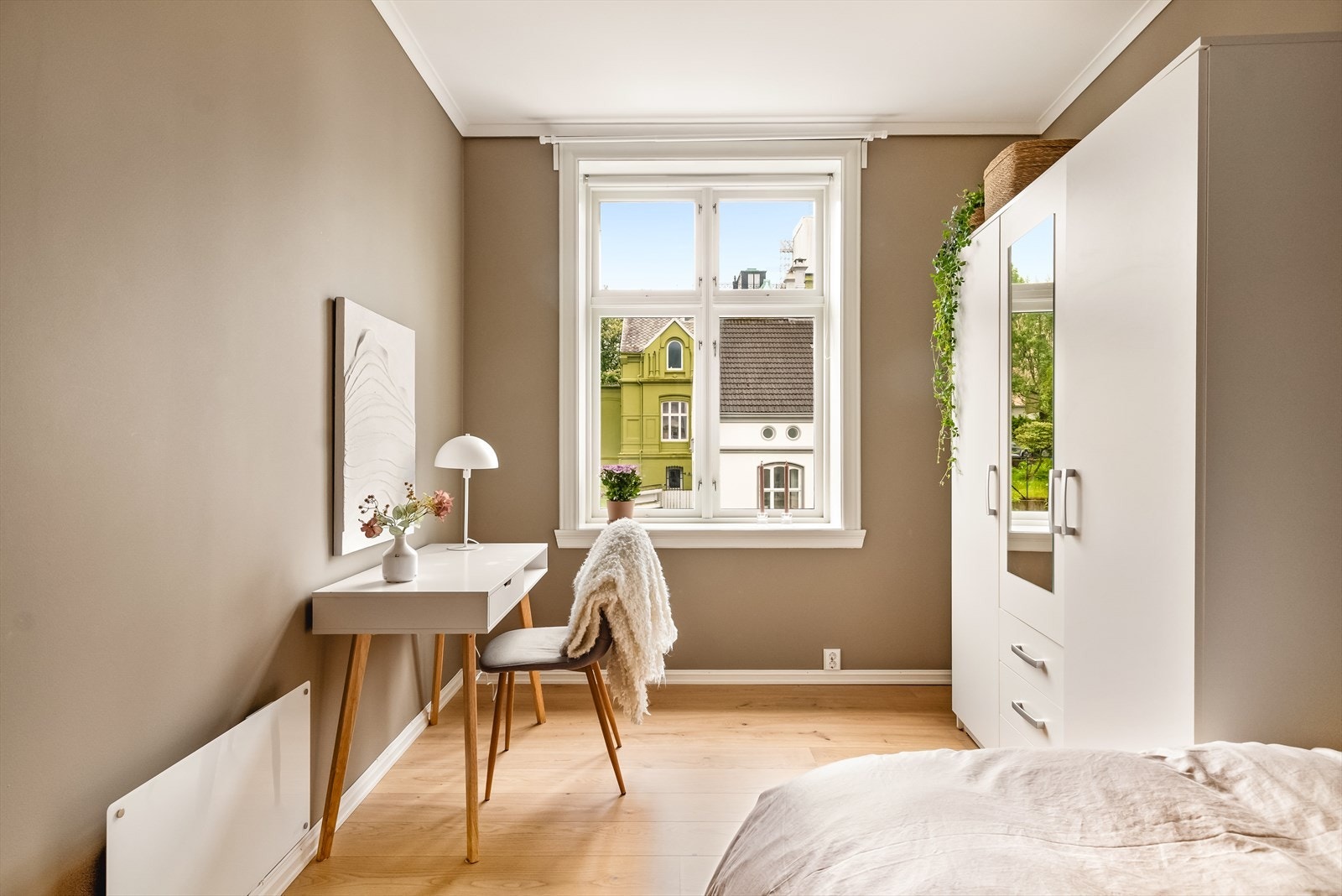 Et lyst og trivelig rom som egner seg godt som barnerom, gjesterom eller kontor. Galleribilde