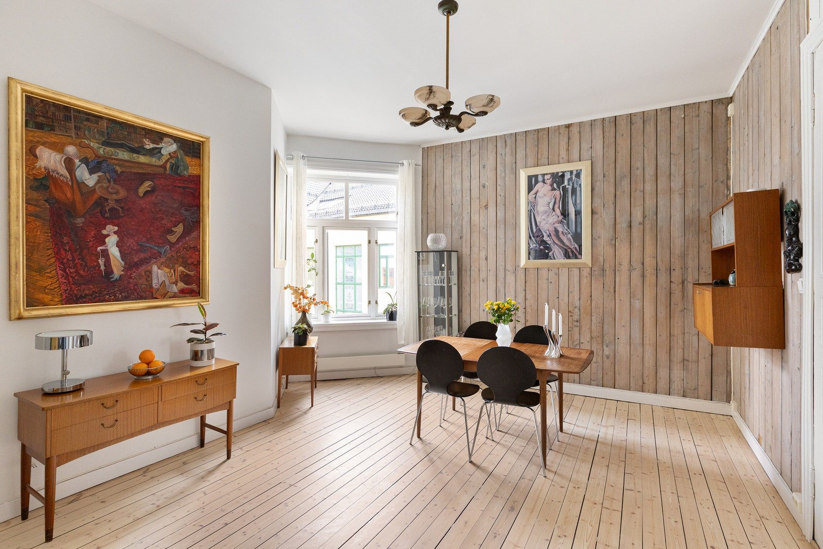 Et naturlig samlingspunkt for både hverdagsmåltider og hyggelige sammenkomster Galleribilde