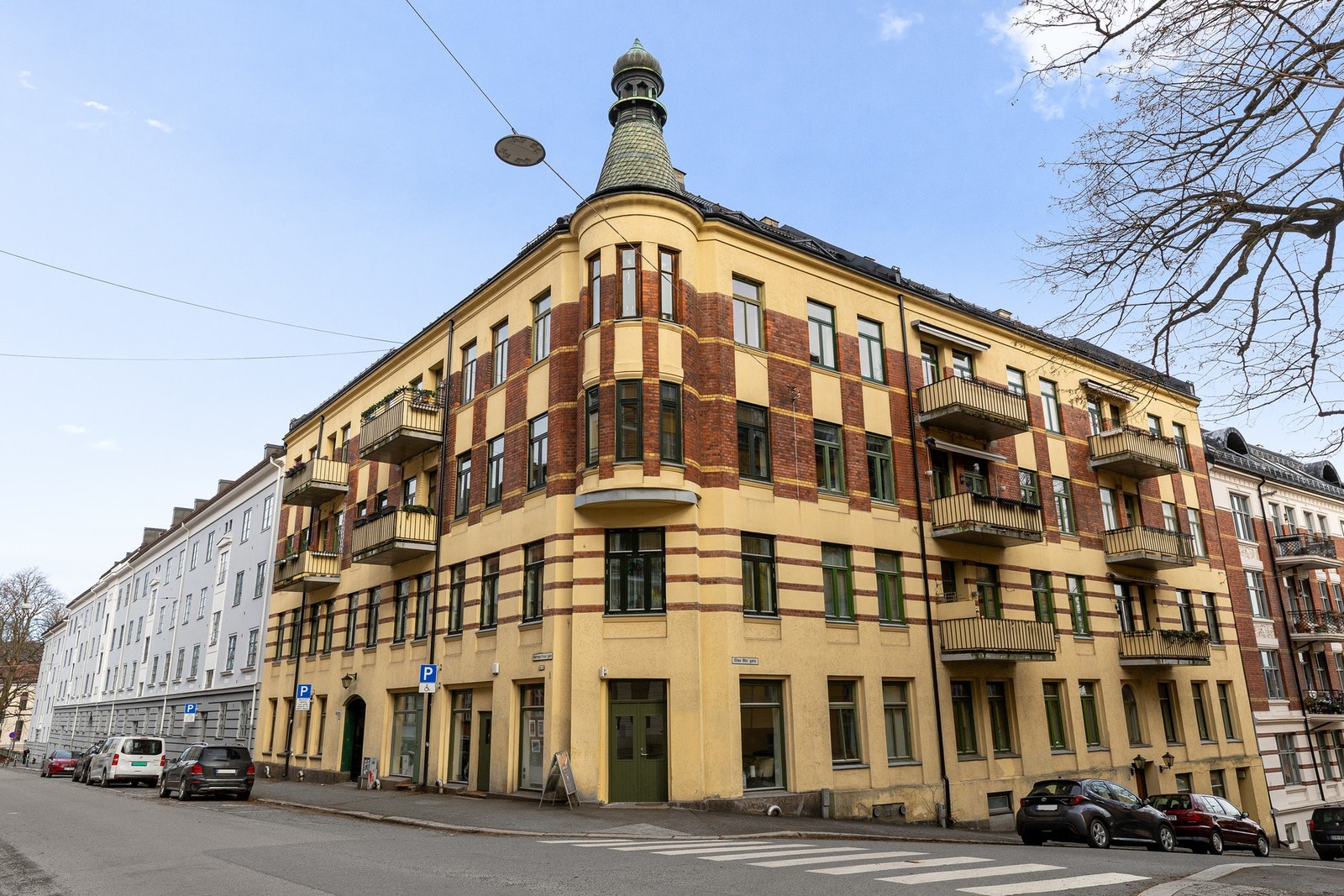 Leiligheten ligger flott til i en velholdt og klassisk hjørnegård med attraktiv beliggenhet på St. Hanshaugen Galleribilde