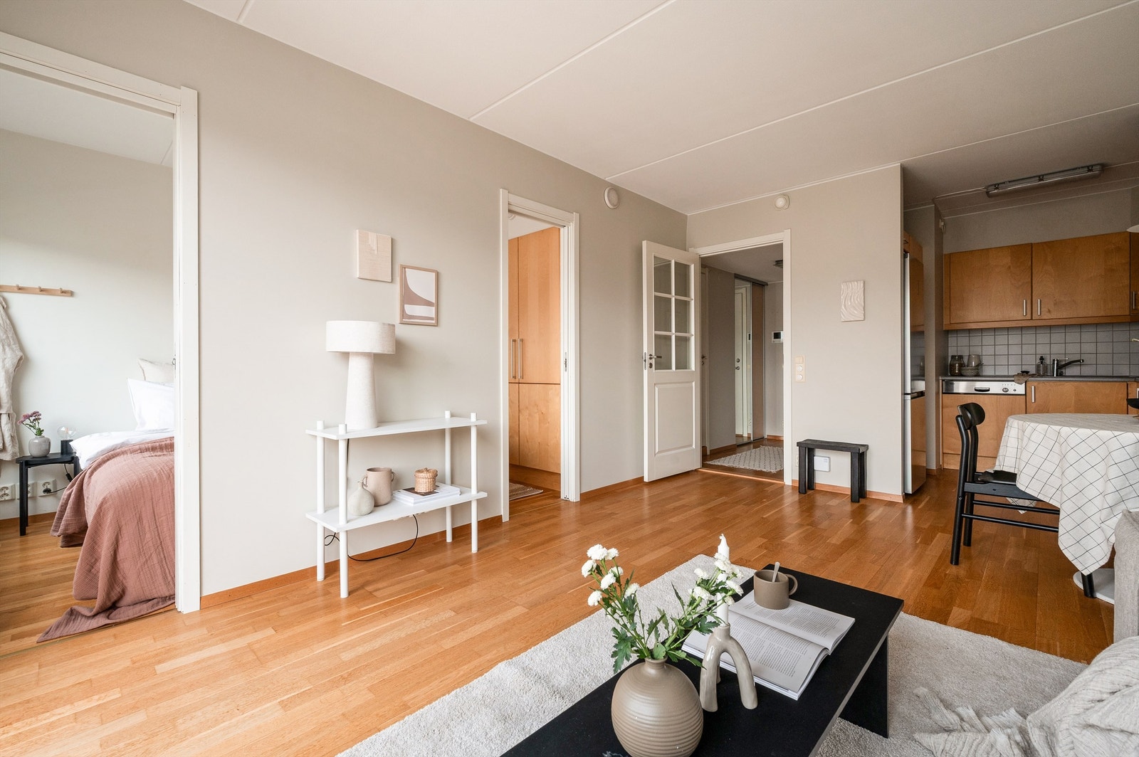 Leiligheten har en fin og praktisk planløsning som gjør rommene enkle å innrede. Galleribilde