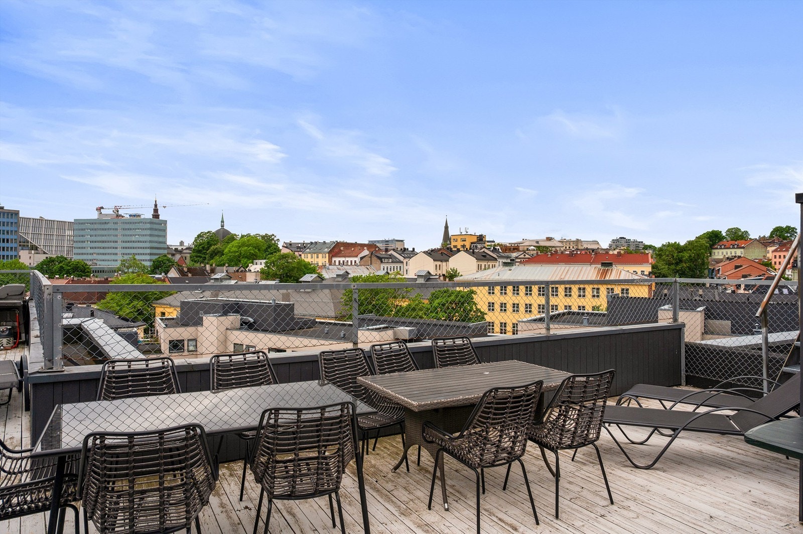 Borettslaget har en hyggelig felles takterrasse som kan benyttes av beboerne. Galleribilde