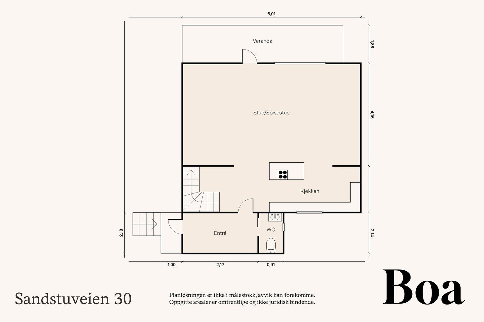 1.etasje: Entre, separat toalett samt stue/spisestue med åpen kjøkkenløsning og trapp.
Fra stuen er det utgang til veranda på ca 10 m².
Repos ved inngangsdøren på ca 2 m². Det medfølger en garasje på 27m² på eiendommen med elektrisk portåpner og ladepunkt Galleribilde