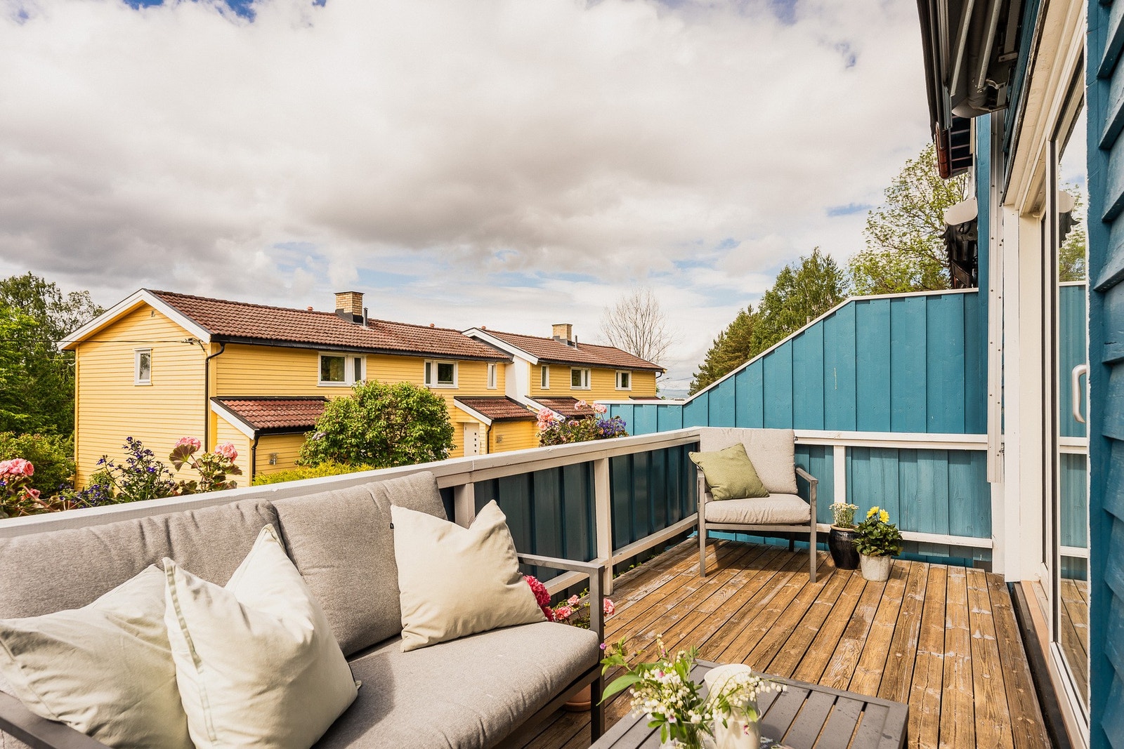 Her er det godt med plass til sittegrupper, planter og grilling. Galleribilde