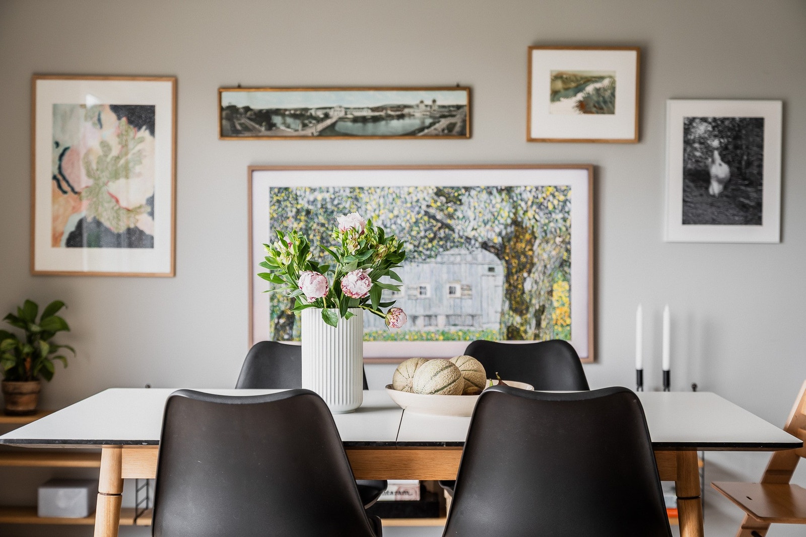 En fint rom som enkelt tilpasses både hverdag og selskap. Galleribilde