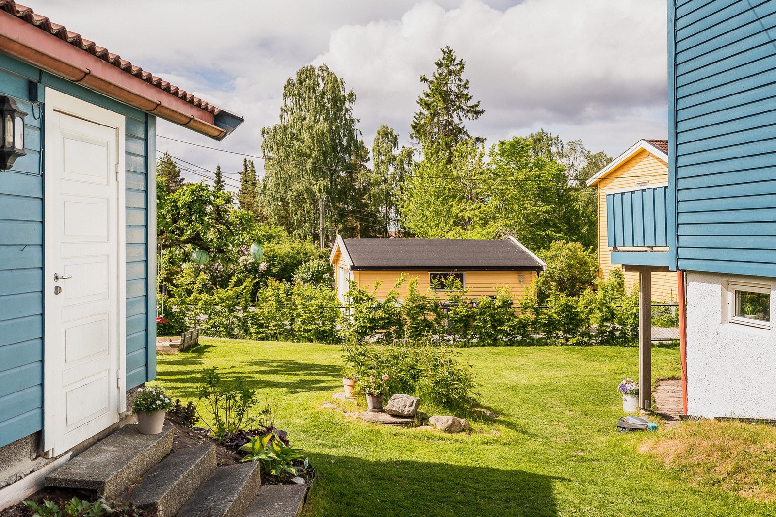 Tomten har flere soner som gjør det enkelt å skape egne uteplasser. Galleribilde
