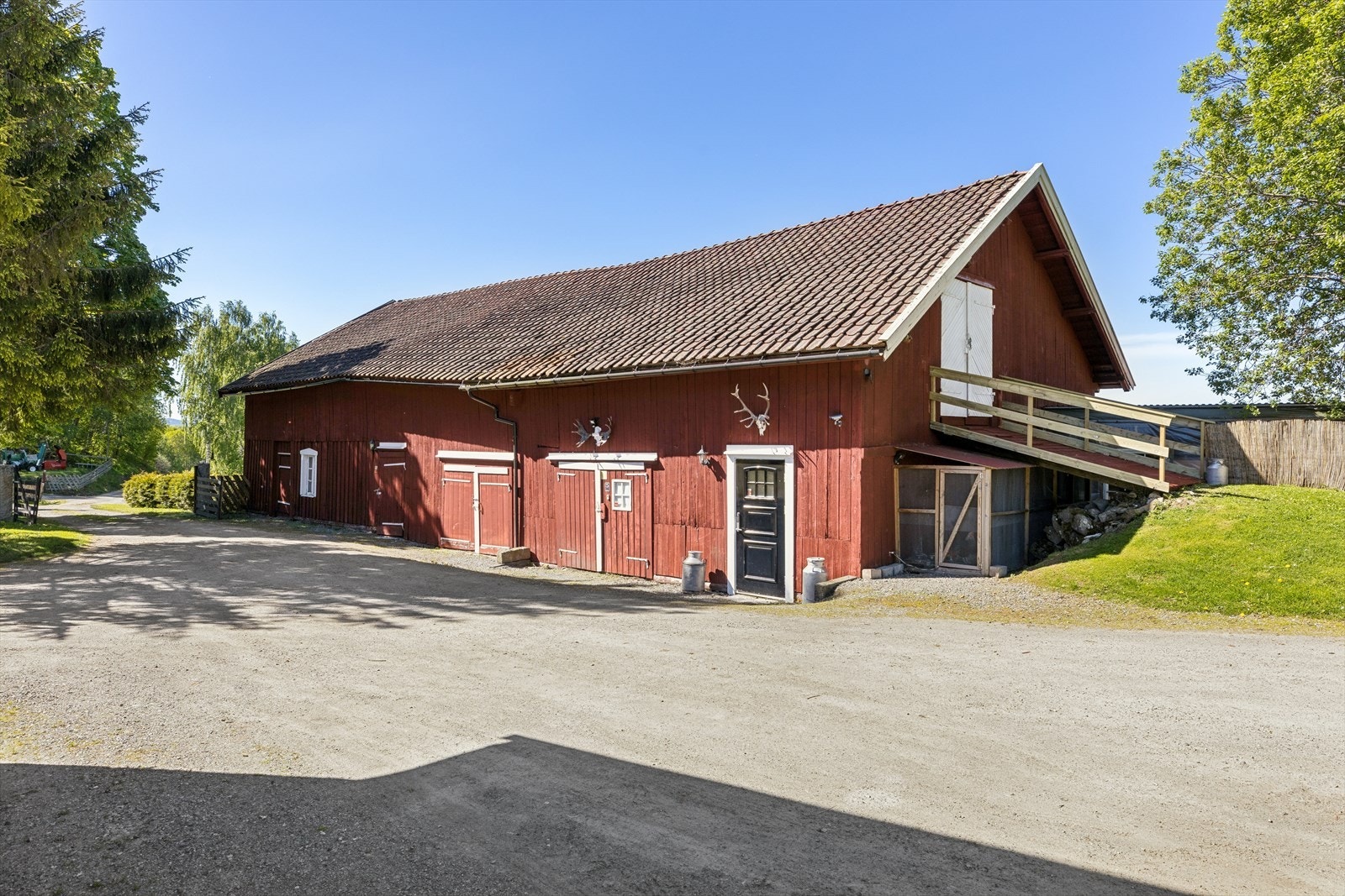 Låven er på hele 319 kvm fordelt over to plan. Galleribilde