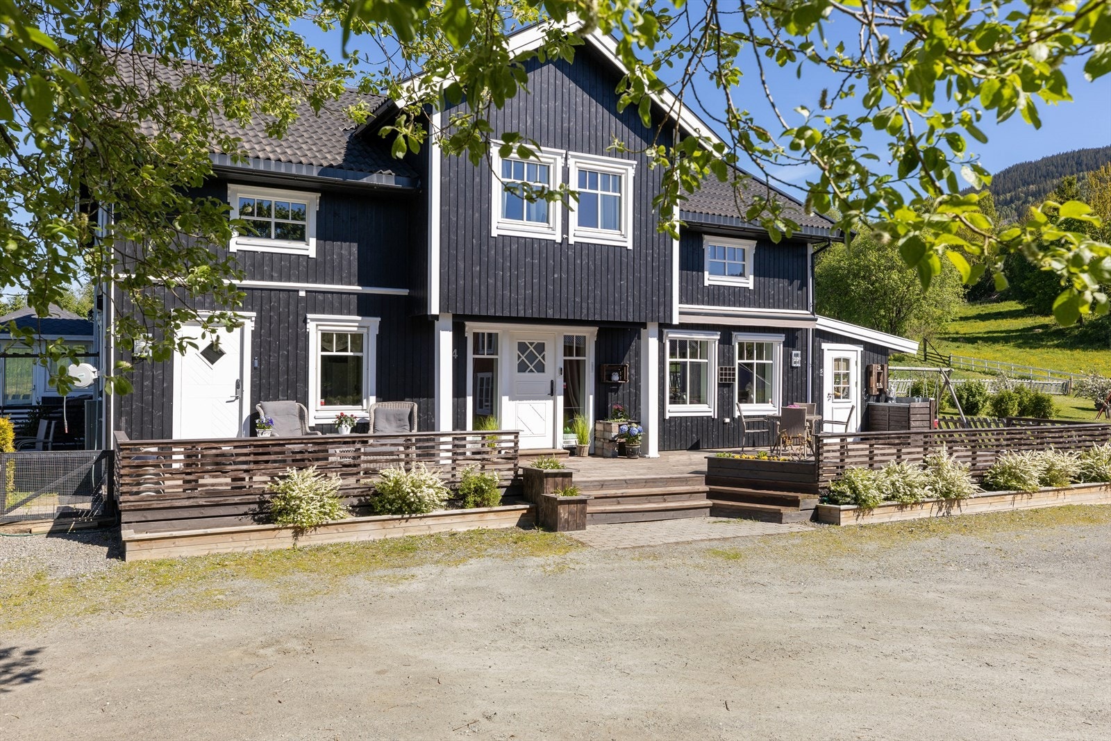 Enebolig fra 2016 med god planløsning og vannbåren varme. Galleribilde
