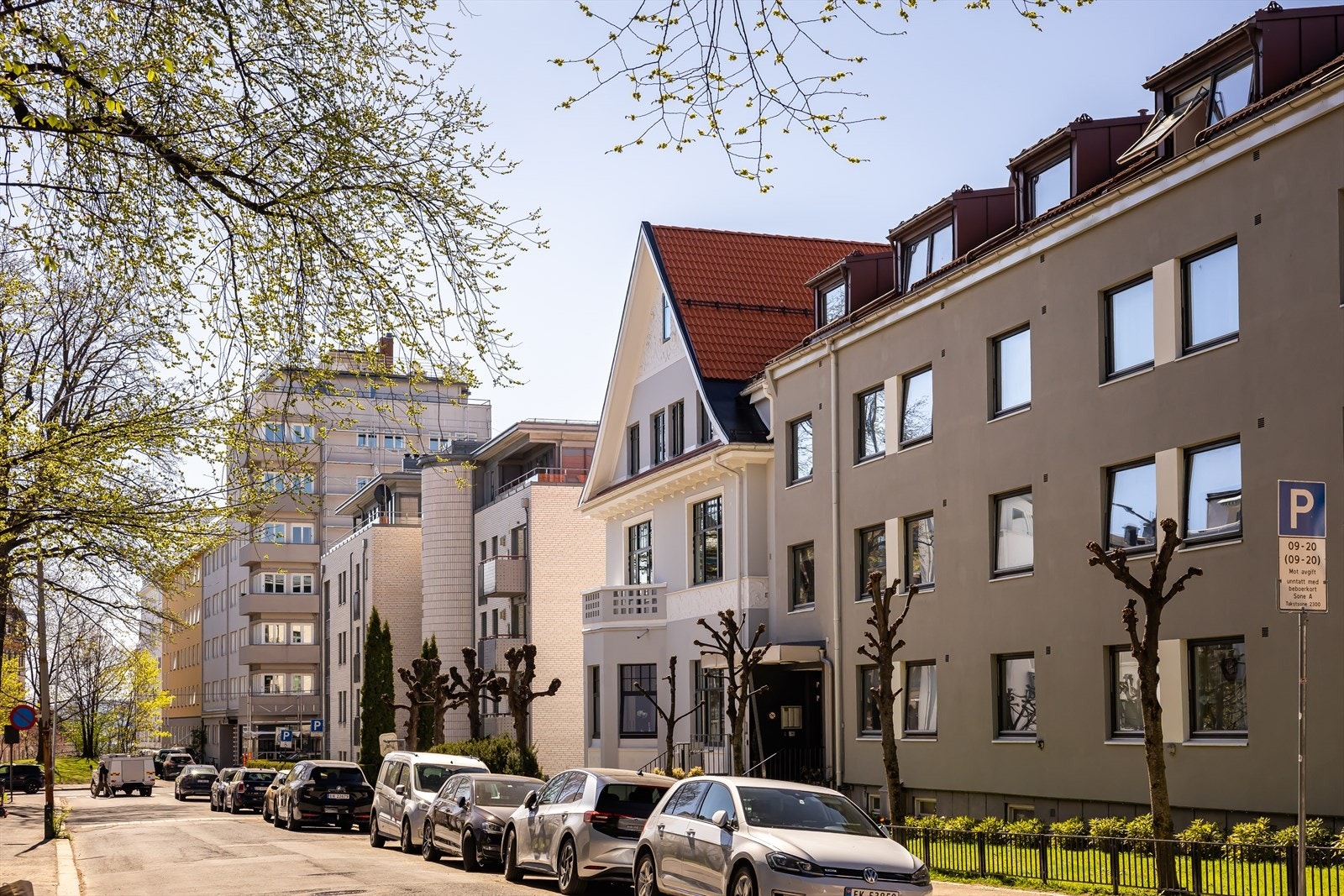 Beliggenheten gir kort vei til offentlig kommunikasjon, med trikk fra Skillebekk kun 4 minutter unna. Din nye bolig? Velkommen til visning. Galleribilde