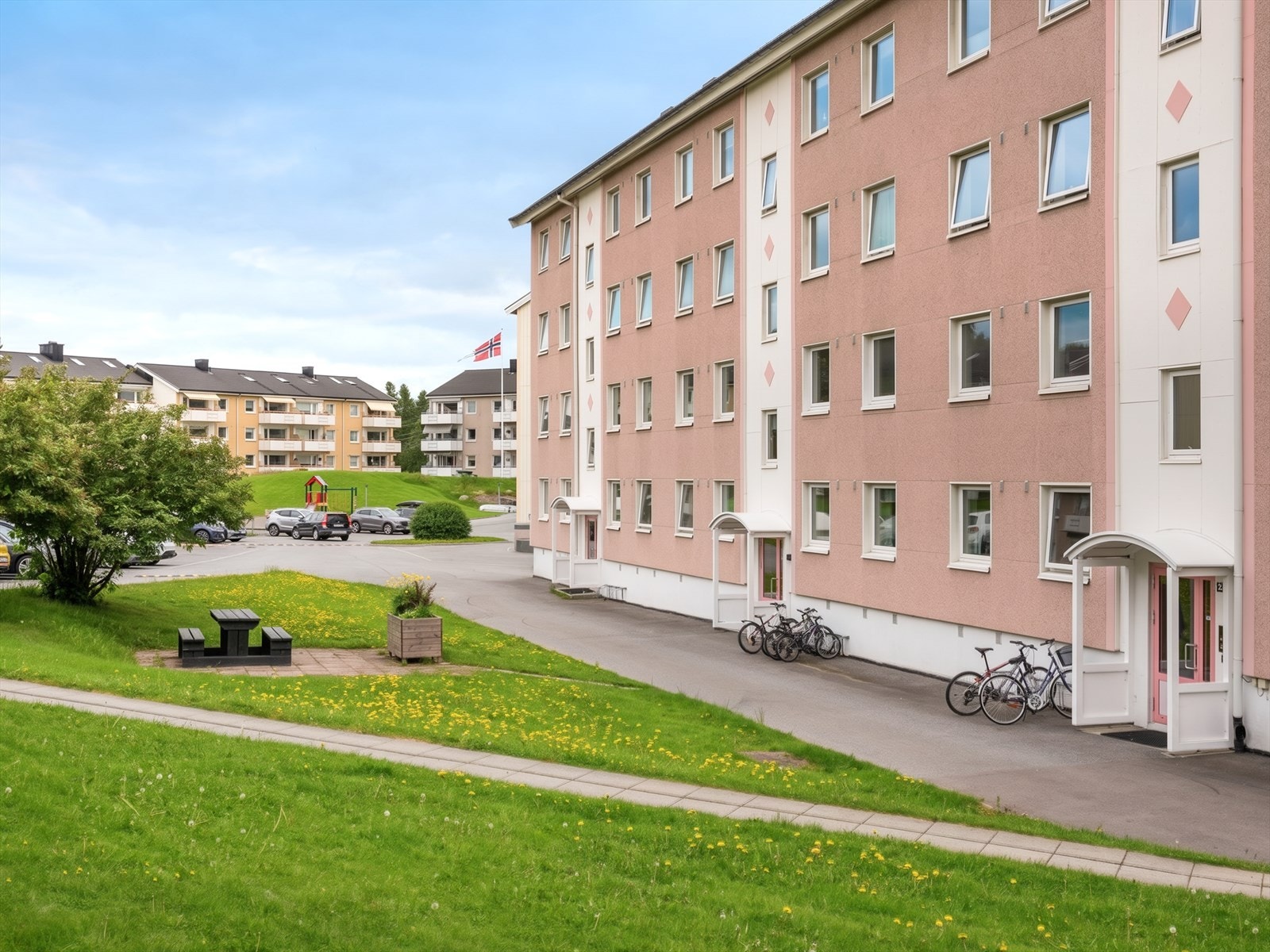 Området er barnevennlig med hyggelige uteområder for store og små. Galleribilde