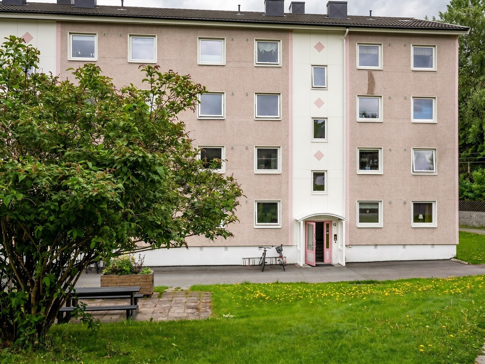 Leiligheten ligger i Fjellet Borettslag, som består av 148 andeler. Galleribilde
