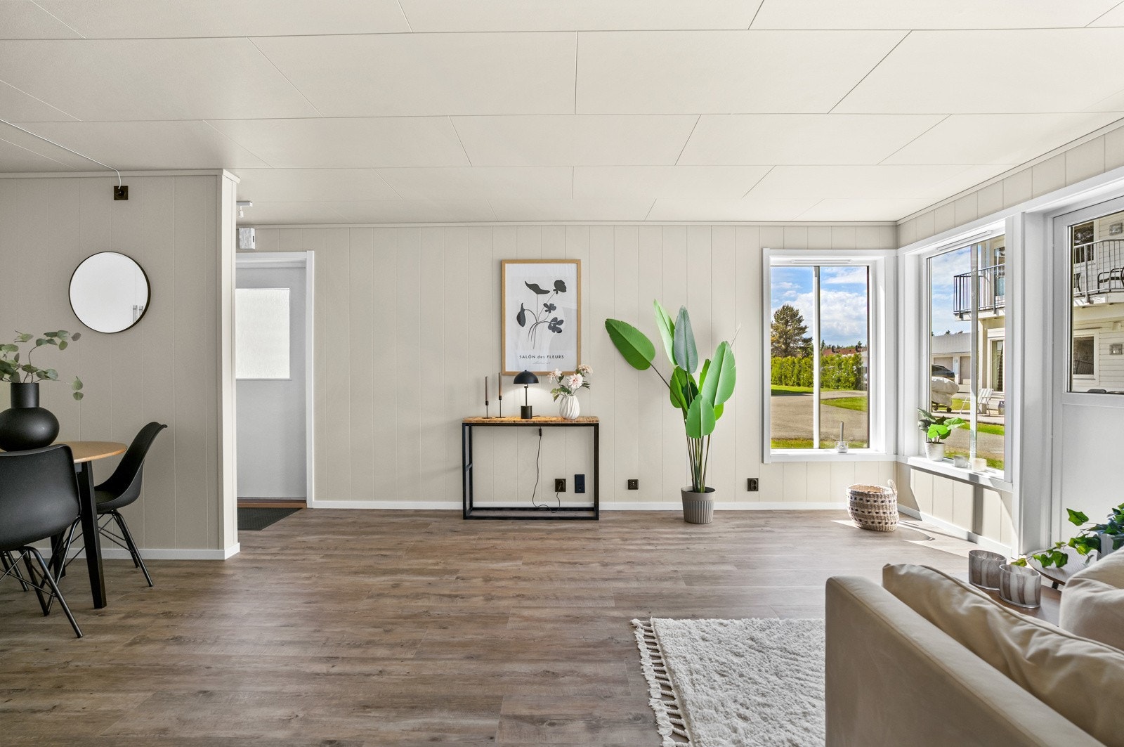 Leiligheten har en flott hjørneplanløsning, som sørger for at man får rikelig med lysinnslipp fra flere vinduer. Galleribilde