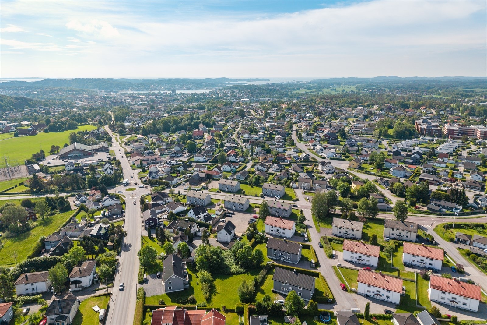 Kombinasjonen av et trygt bomiljø, gode oppvekstvilkår, flotte uteområder og kort vei til sentrum gjør Eirik Jarls vei 7 til et sted hvor det er lett å trives - både i dag og i årene som kommer. Galleribilde