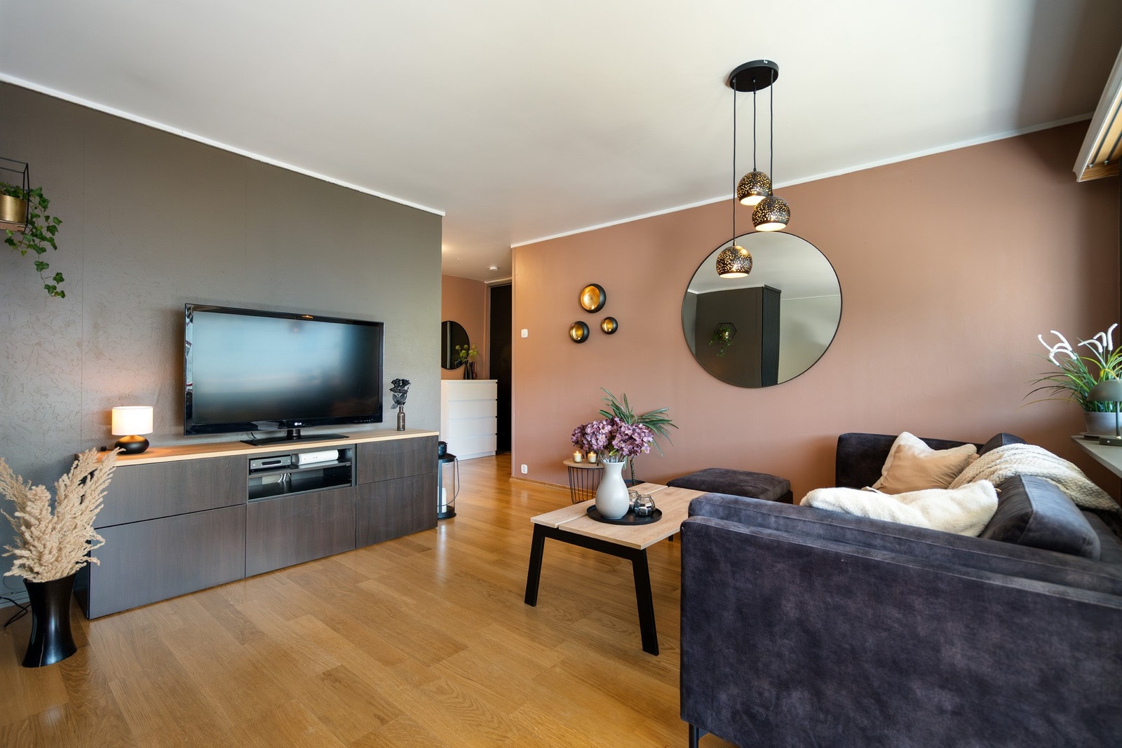 Leiligheten er betydelig oppgradert de siste årene og fremstår som moderne og stilig! Galleribilde