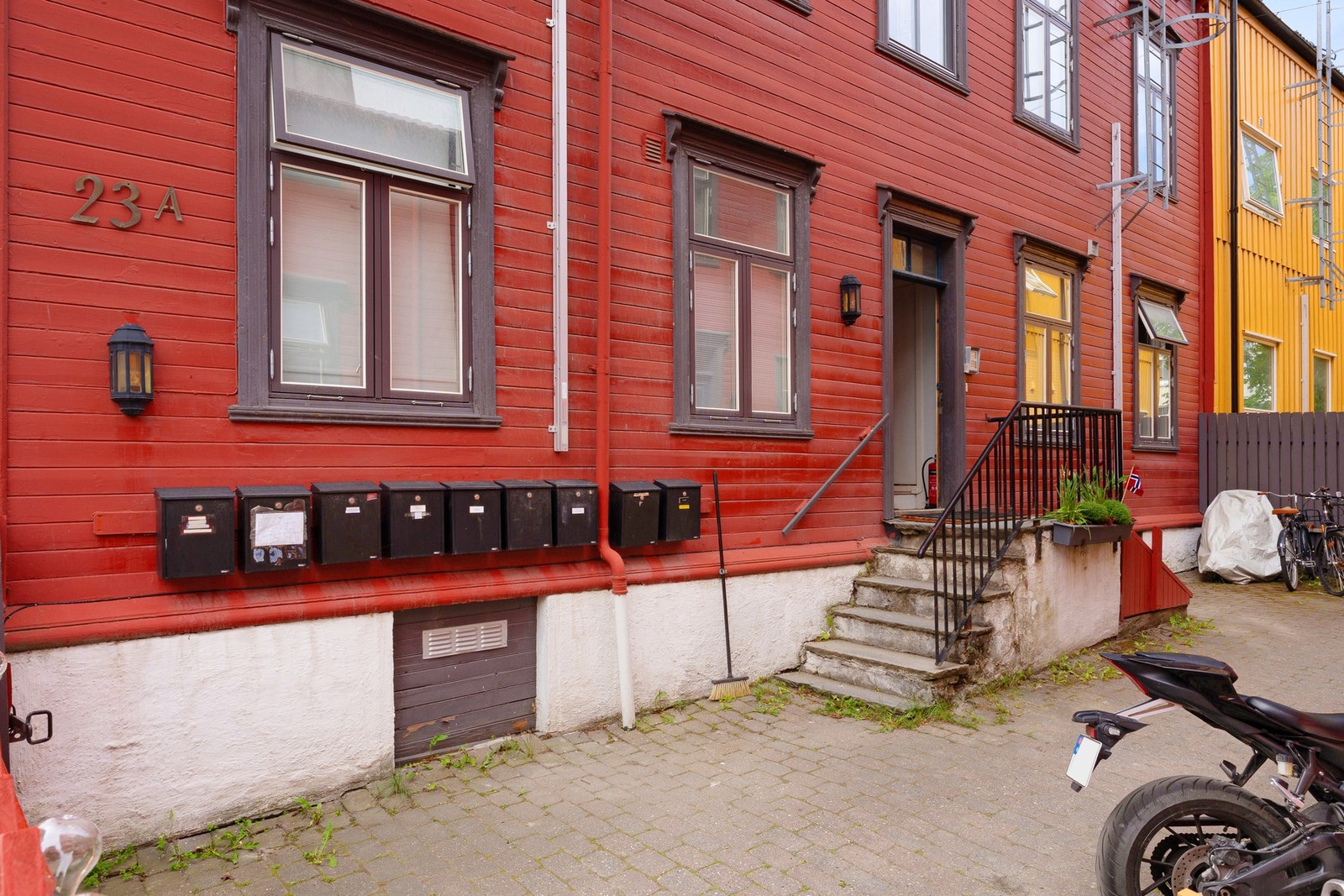 Sameiet har en hyggelig bakgård med muligheter for å parkere sykkel. Galleribilde