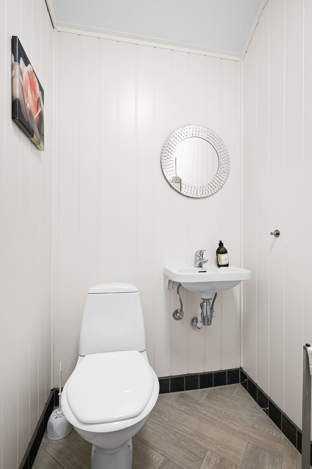 I et hus med plass til mange er det kjekt med flere toalettmuligheter Galleribilde