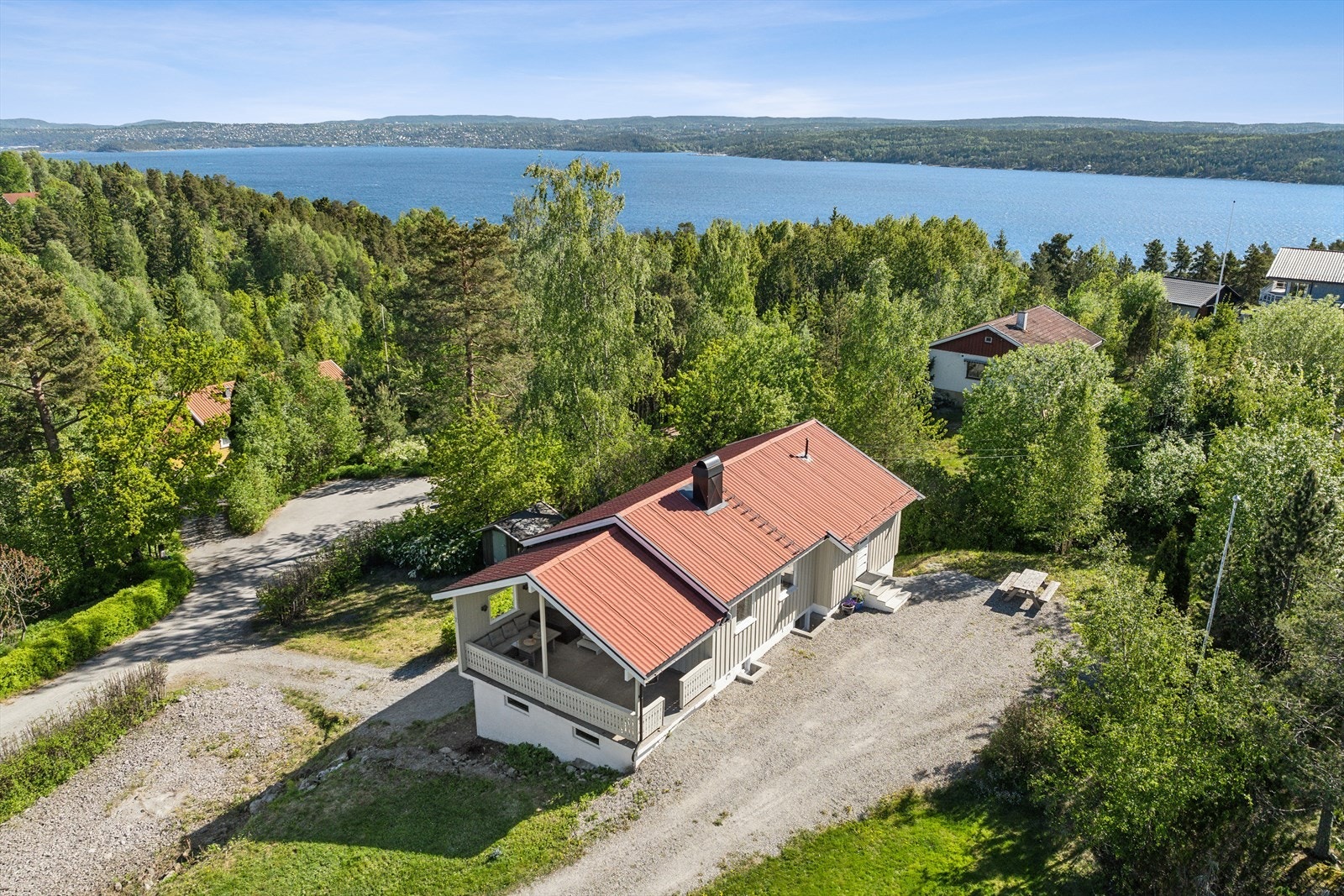 Eiendommen ligger i naturskjønne omgivelser. Galleribilde