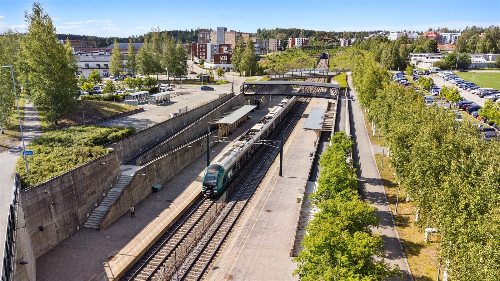 Fra Eidsvoll Verk stasjon, kun en kort spasertur unna, er det gode togforbindelser til Oslo og Gardermoen. Galleribilde