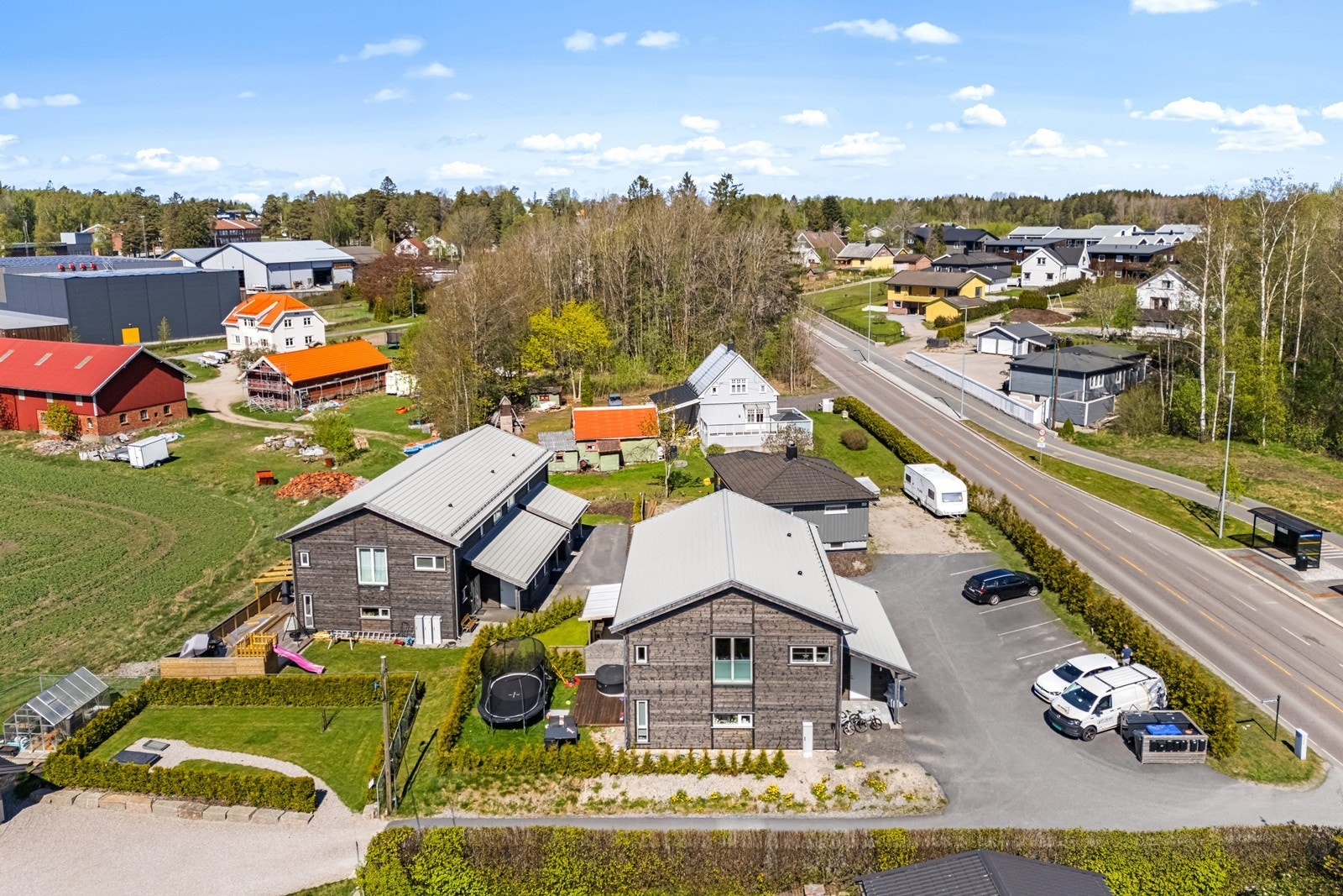 Eiendommen ligger i et område med nærhet til gode turmuligheter i skog og mark. Galleribilde