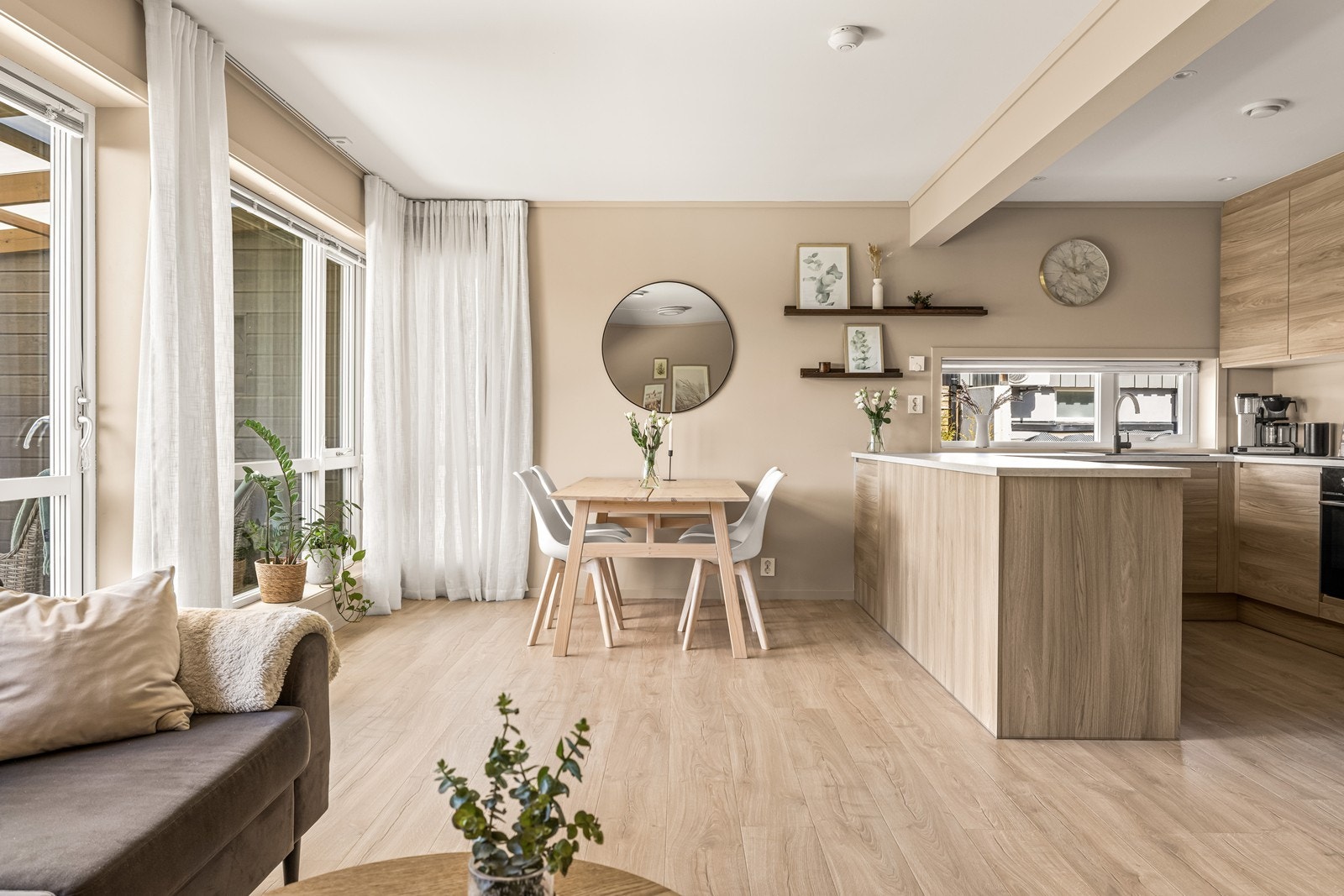 Det er god plass til en romslig spisestue. Galleribilde