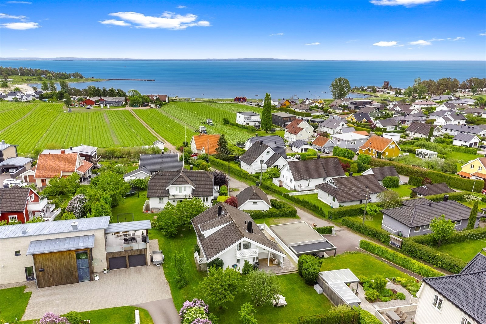 Kort vei til Ringshaug skole og barnehage, som ligger ca. 1,2 km unna. Galleribilde