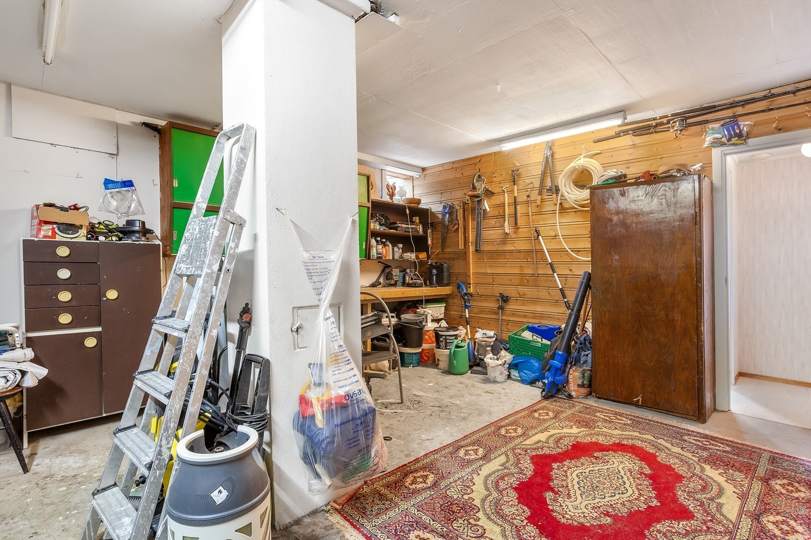 I hoveddelen av underetasjen finnes et uinnredet kjellerrom med god lagringsplass. Galleribilde