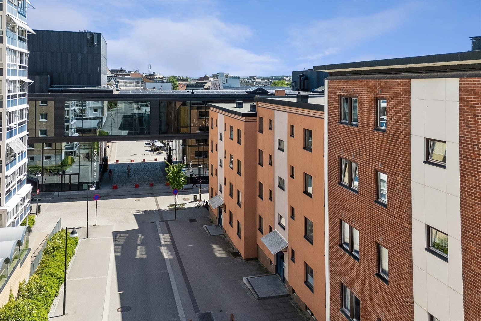 Fra leiligheten har du få minutters gange til alt hva Hamar har og by på samt flotte turområder langs Mjøsa. Galleribilde