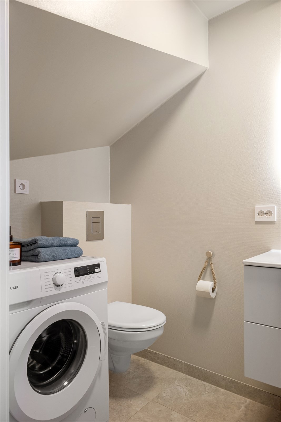Det er opplegg for vaskemaskin på badet Galleribilde