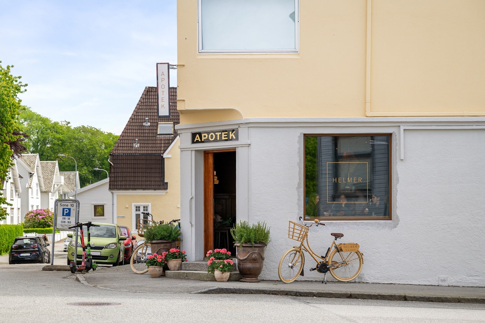 I det gamle apoteket på Storhaug er det nylig åpnet nabolags café Galleribilde