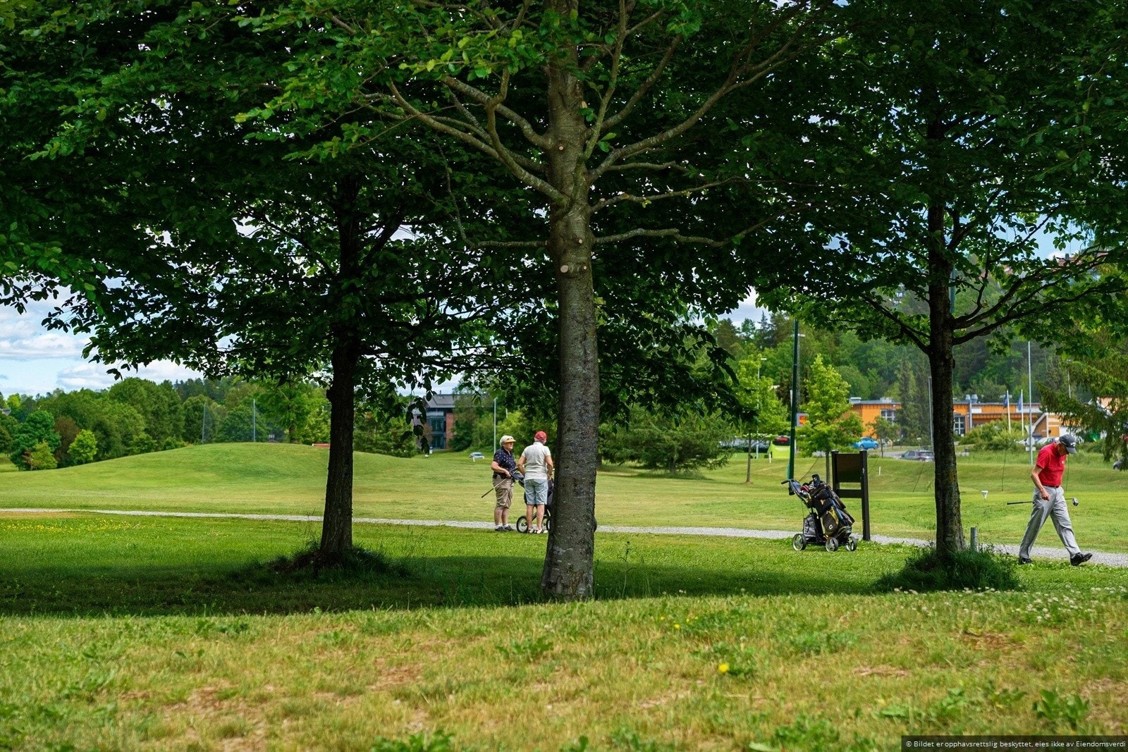 Drøbak golfbane med sine 18-hull ligger på Belsjø. Banen åpner normalt i mai og stenges en gang i september Galleribilde